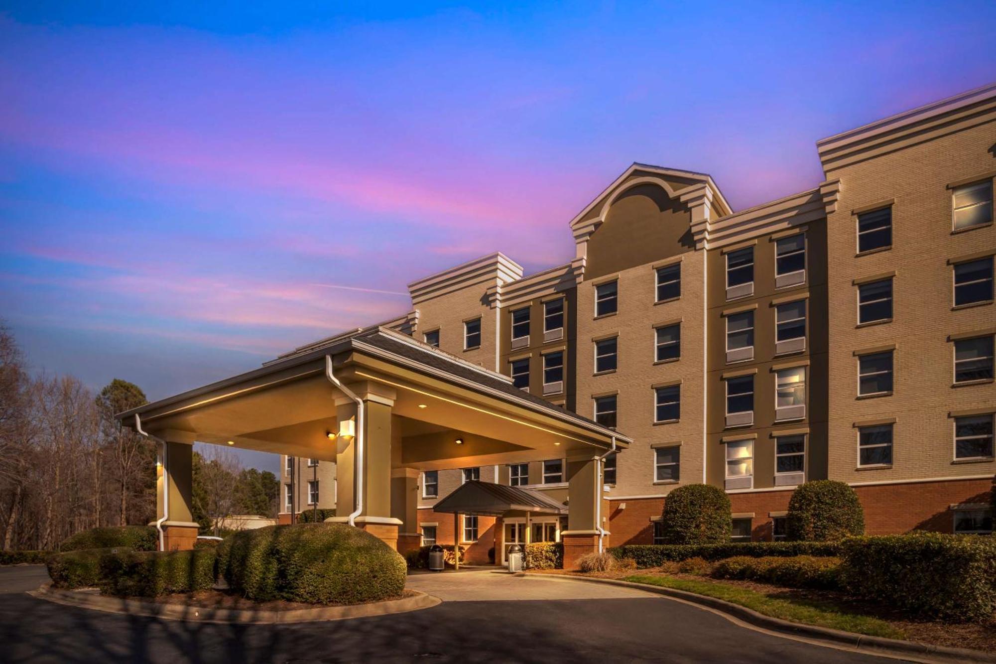 Comfort Suites Near Birkdale Village- Huntersville Exterior photo