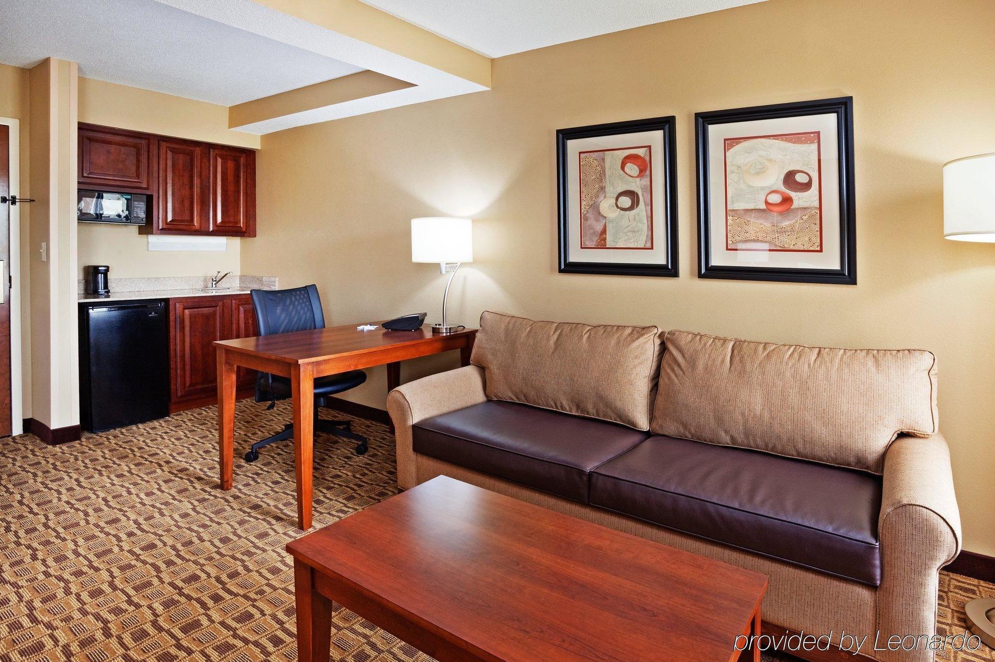 Comfort Suites Near Birkdale Village- Huntersville Room photo